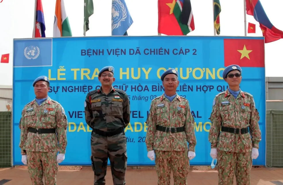 Bệnh viện Dã chiến 2.3 được trao tặng Huy chương Vì sự nghiệp gìn giữ hòa bình ảnh 3