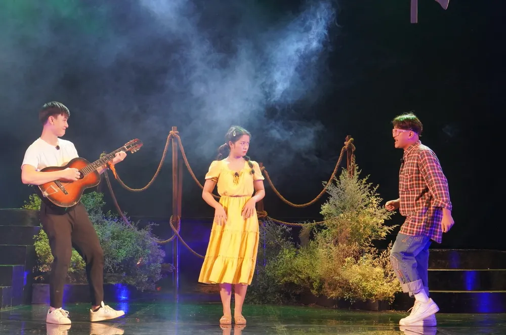 Sân khấu Nhà hát Tuổi trẻ mở cửa trở lại với “Trại hoa vàng“ ảnh 2