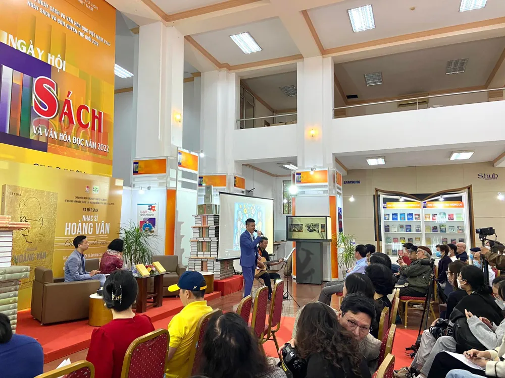 Giá trị đích thực về nghệ thuật trong âm nhạc Hoàng Vân ảnh 1