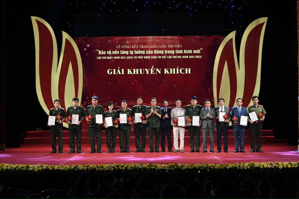 28 tác phẩm đoạt giải cuộc thi viết “Bảo vệ nền tảng tư tưởng của Đảng trong tình hình mới” ảnh 3