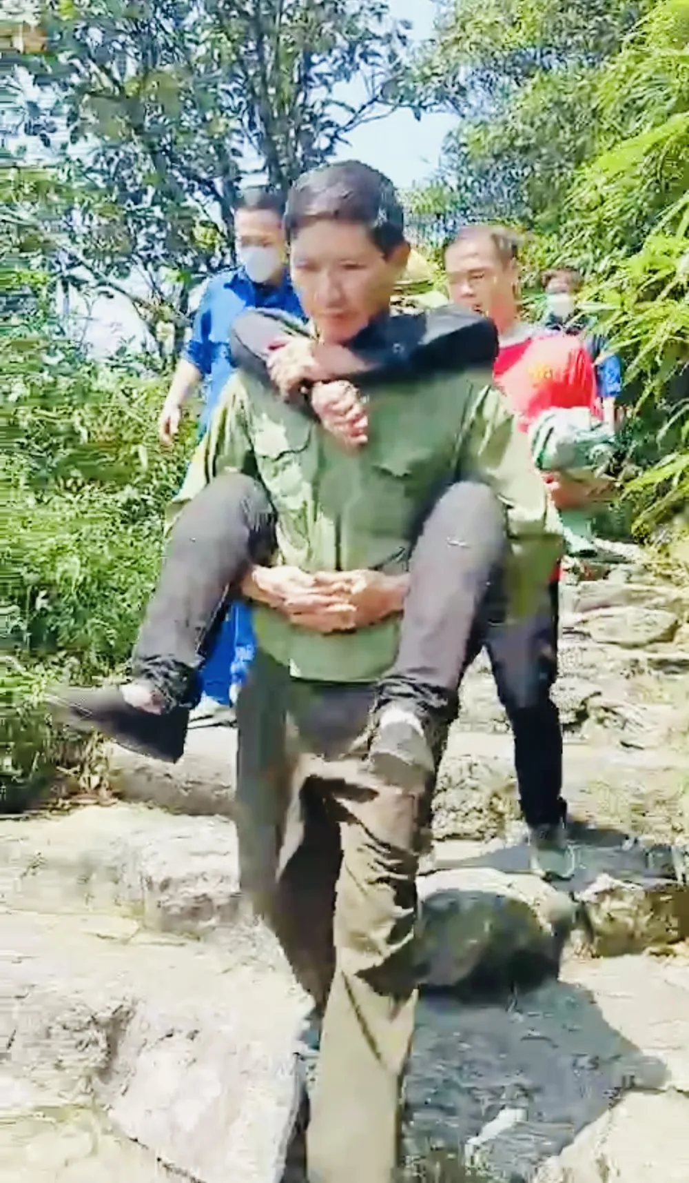 Rơi xuống vực sâu ở Yên Tử, du khách Hà Nội được cứu sống sau 7 ngày ăn lá cầm hơi ảnh 1