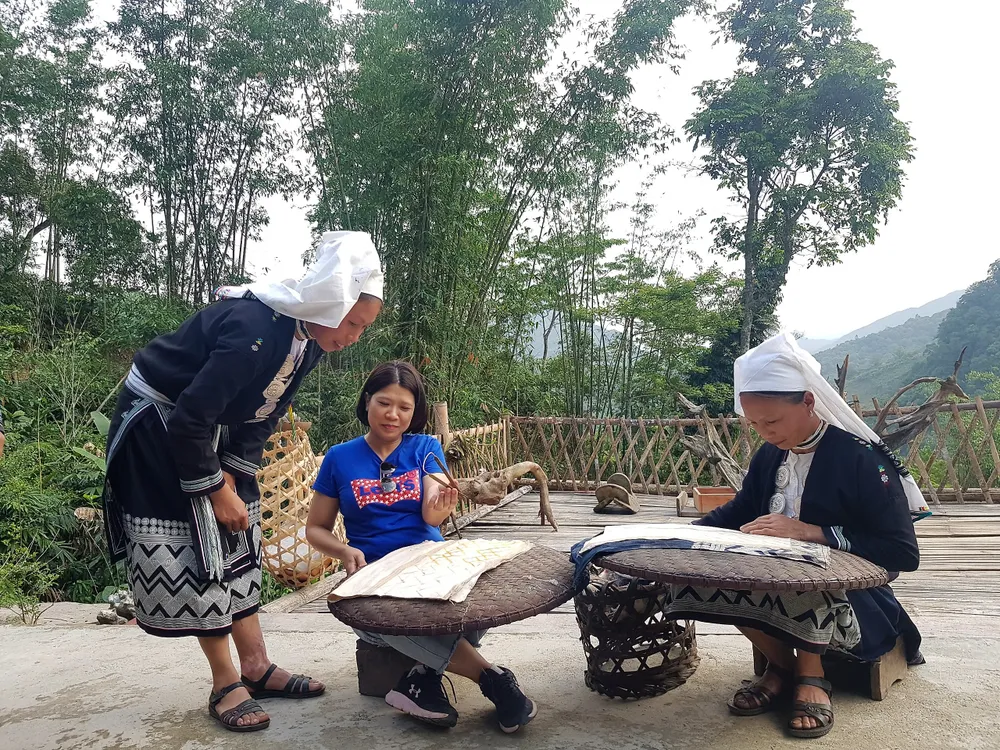 Khám phá kỹ thuật in sáp ong khoái độc đáo của người dân Hoài Khao - Cao Bằng ảnh 5