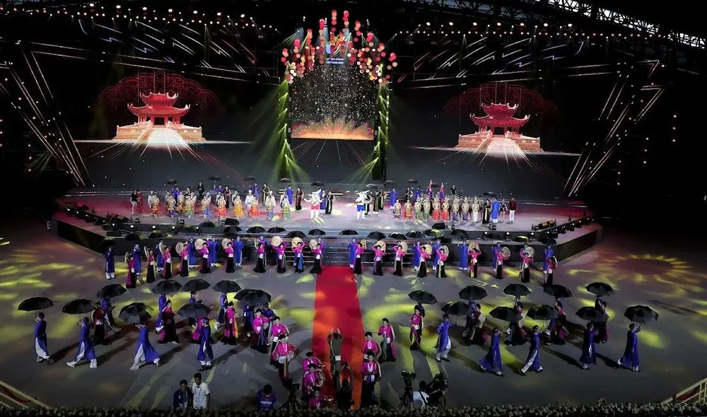 100 nghệ nhân quan họ gửi lời giã bạn trong lễ bế mạc SEA Games 31 ảnh 4