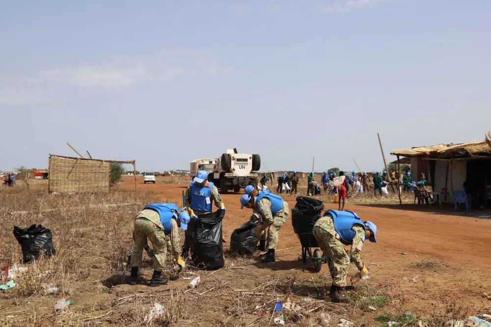 Đoàn tiền trạm Đội Công binh số 1 Việt Nam triển khai giúp đỡ người dân bản địa ảnh 2