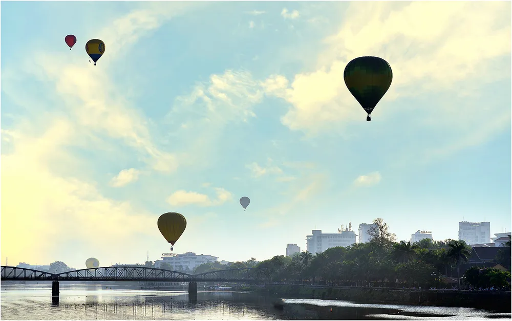 Khám phá cố đô Huế từ bầu trời ảnh 1