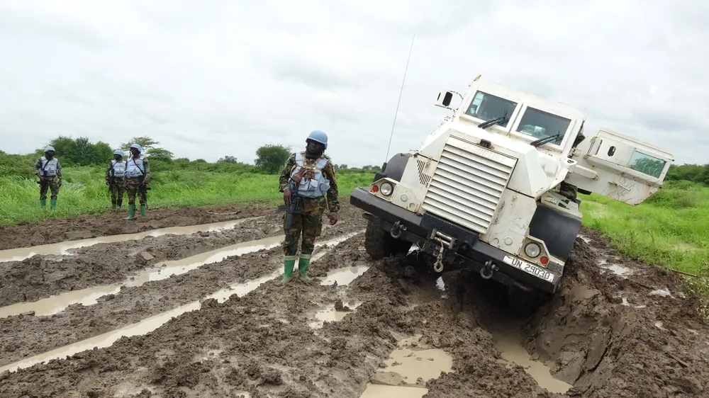 Đội Công binh Việt Nam giải cứu thành công 2 xe thiết giáp và 3 phương tiện hạng nặng  ở Abyei 