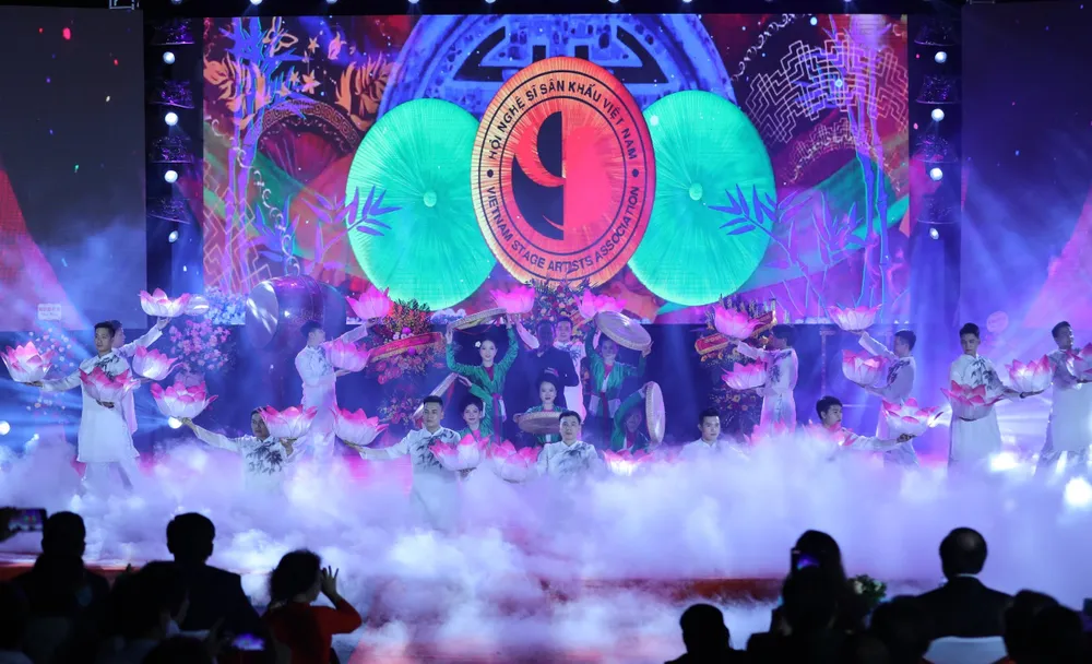 Hỗ trợ, khích lệ kịp thời để có nhiều tác phẩm sân khấu có giá trị về mặt tư tưởng, nghệ thuật ảnh 1