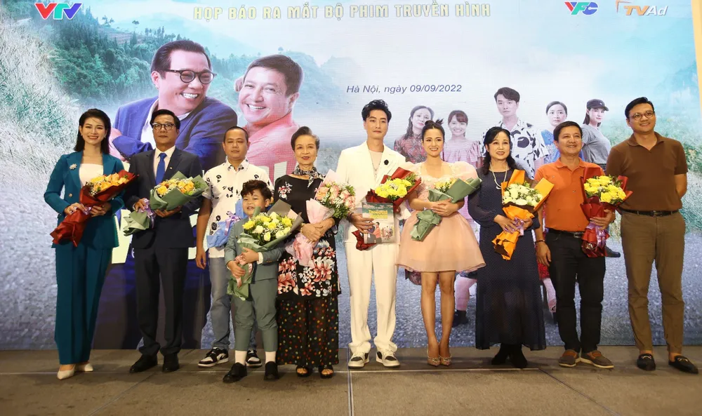 Nghệ sĩ Chí Trung phá bỏ lời nguyền với Thông gia ngõ hẹp ảnh 1