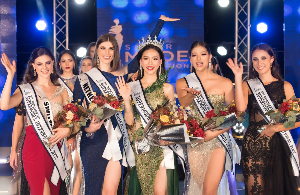 Bùi Quỳnh Hoa đăng quang Super Model International 2022 ảnh 1