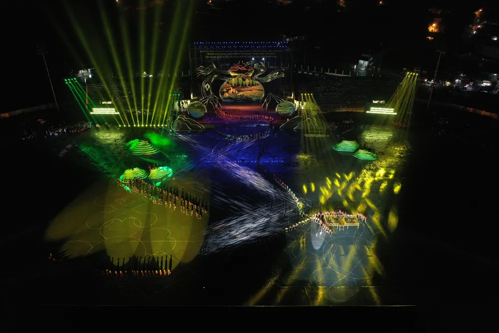 Mãn nhãn, xúc động vở đại vũ kịch “Xòe Thái - Tinh hoa miền di sản” vinh danh di sản thế giới Xòe Thái  ảnh 2