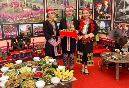 Rực rỡ sắc màu trong ngày hội văn hóa dân tộc Dao toàn quốc lần thứ II ảnh 2