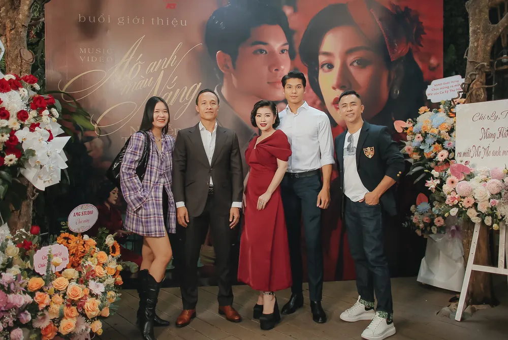 Những khung hình đậm chất "Người tình" với "Áo anh màu nắng" ảnh 2