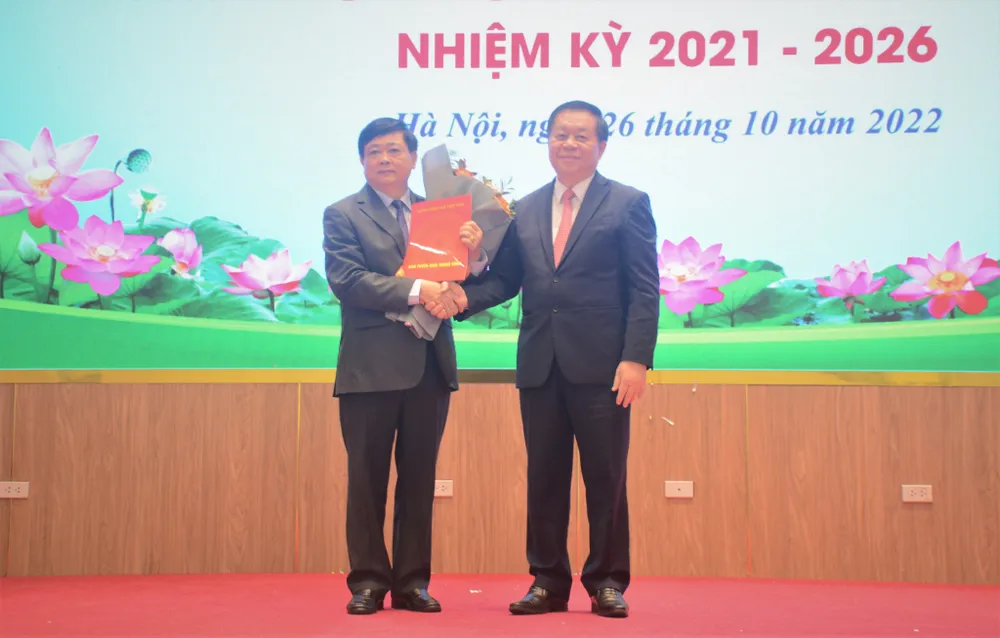 Ra mắt Hội đồng Lý luận phê bình văn học nghệ thuật Trung ương khóa V  ảnh 1