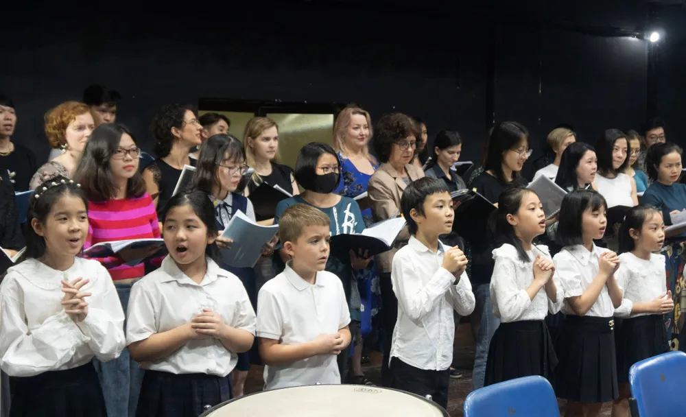 200 người tham gia đại hợp xướng “Vì hòa bình“ ảnh 1