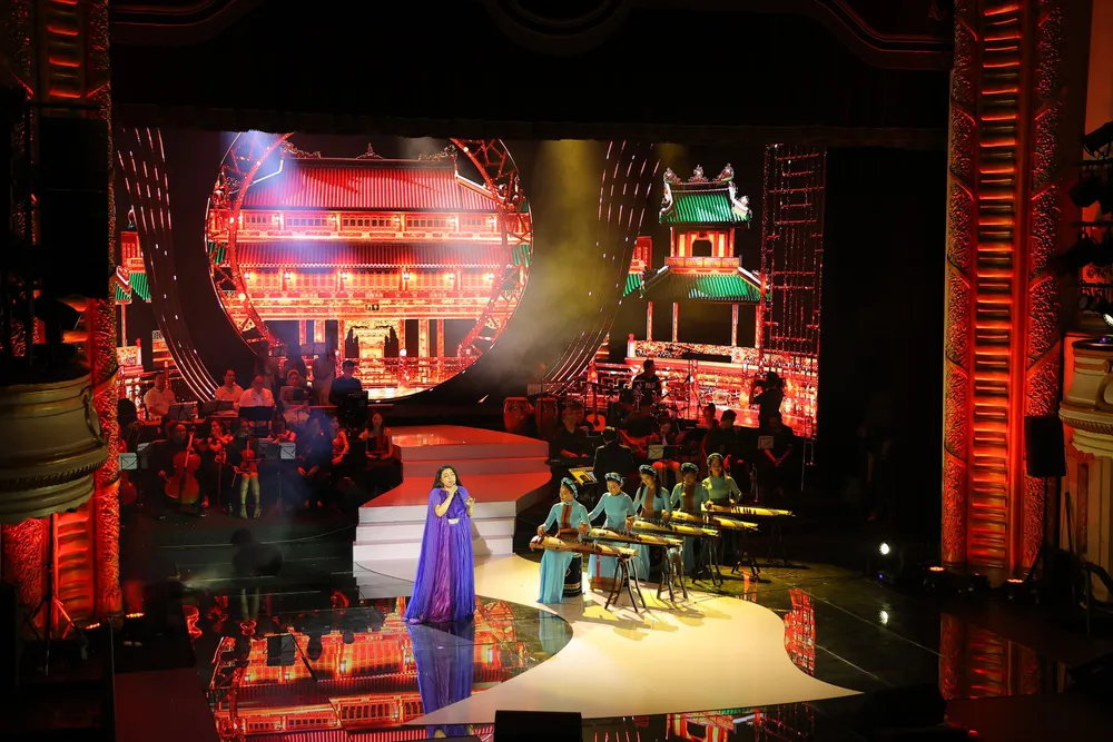 Cuốn tự truyện cuộc đời bằng âm nhạc đầy màu sắc của NSƯT Tố Nga  ảnh 3