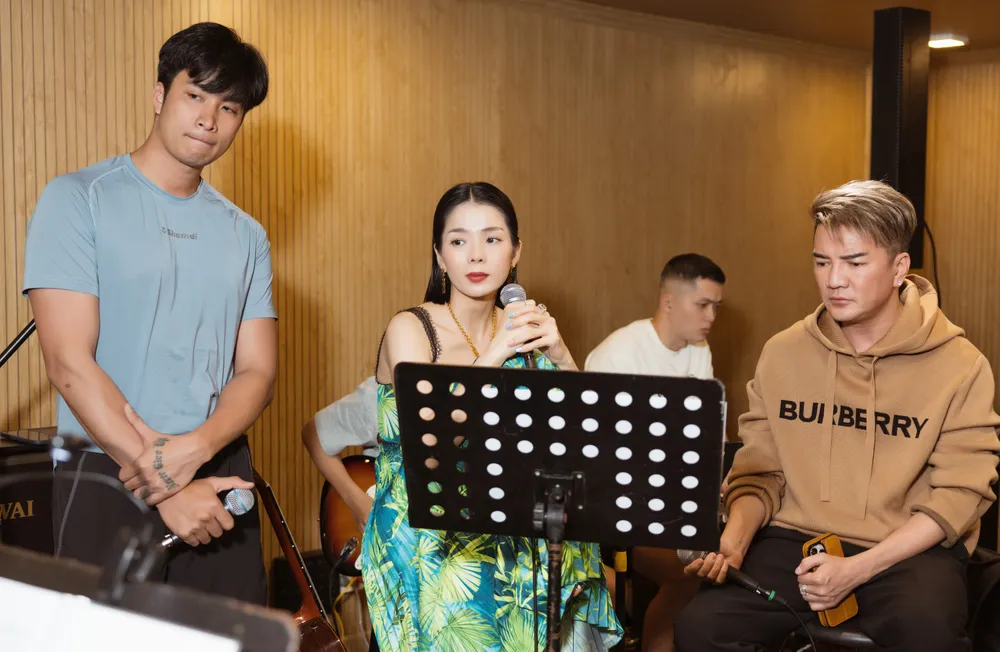 Lệ Quyên và các "chàng thơ" luyện tập cho "Lệ Quyên love concert" ngày 8-3 Lệ Quyên và các "chàng thơ" luyện tập cho "Lệ Quyên love concert" ngày 8-3