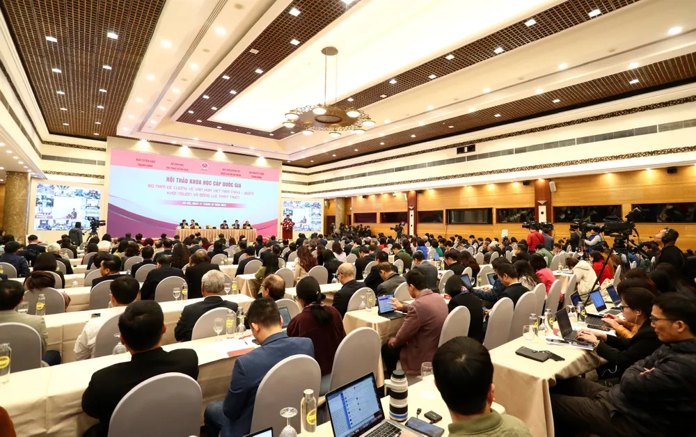 Ban tổ chức đã nhận được 173 tham luận. Đây là minh chứng sinh động, rõ nét, khẳng định vai trò, tầm quan trọng, sức ảnh hưởng to lớn của Đề cương về văn hóa Việt Nam và ý nghĩa thiết thực của hội thảo... Ảnh: VIẾT CHUNG