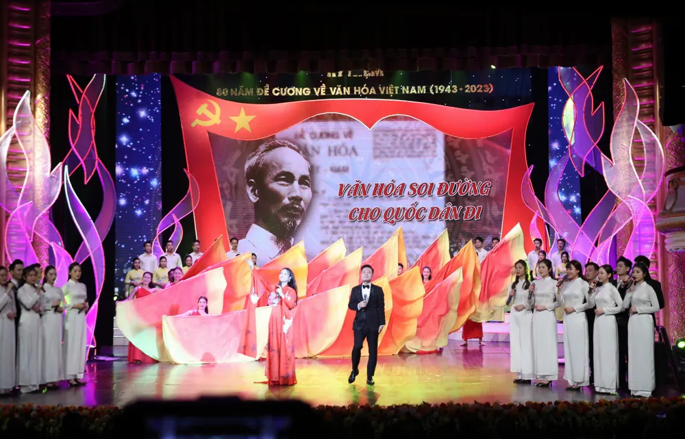 Chương trình được dàn dựng công phu với sự tham gia của các nghệ sĩ nổi tiếng. Ảnh: QUANG PHÚC