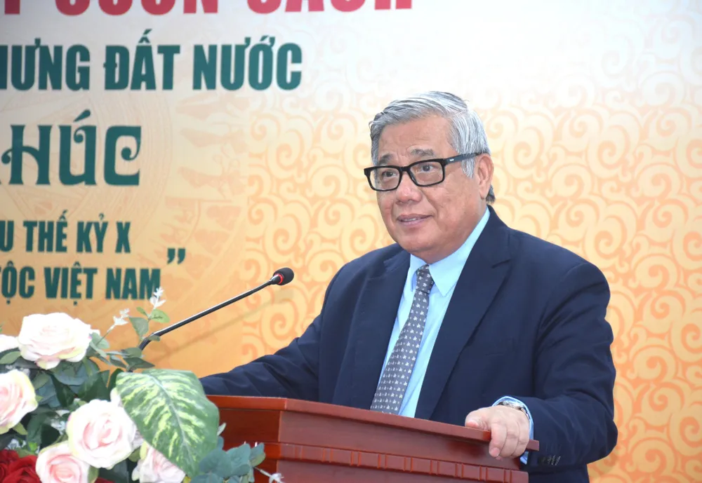 GS-TSKH Vũ Minh Giang, Phó Chủ tịch Hội Khoa học Lịch sử Việt Nam chủ trì tọa đàm