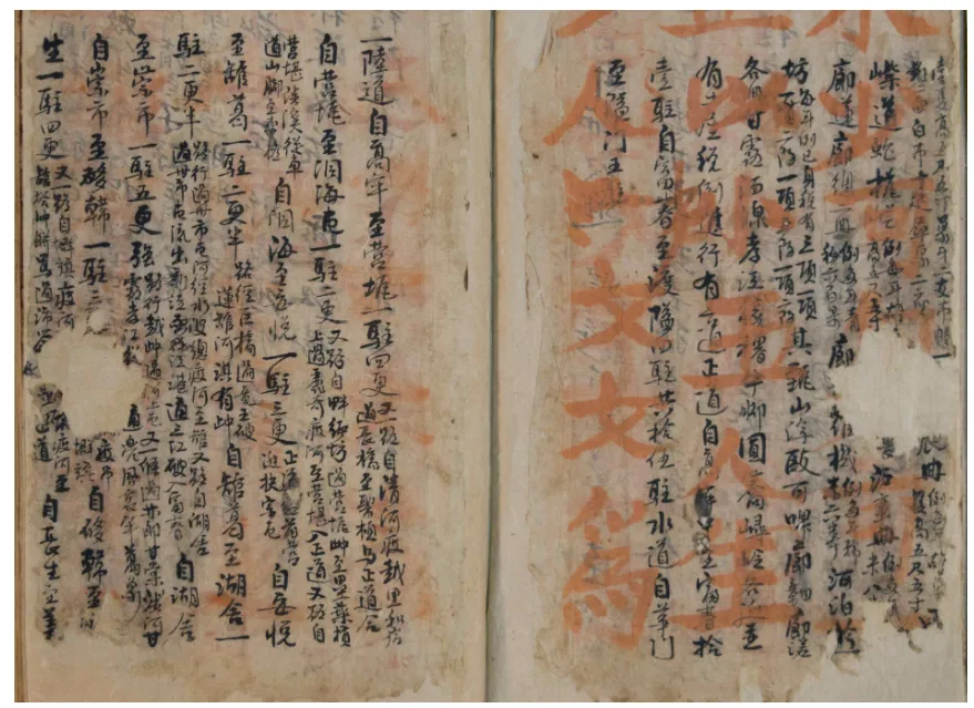 110 ký hiệu sách tại Viện Nghiên cứu Hán Nôm được xếp vào nhóm “hư hại nặng” chưa có giải pháp tu bổ. Ảnh VNCHN