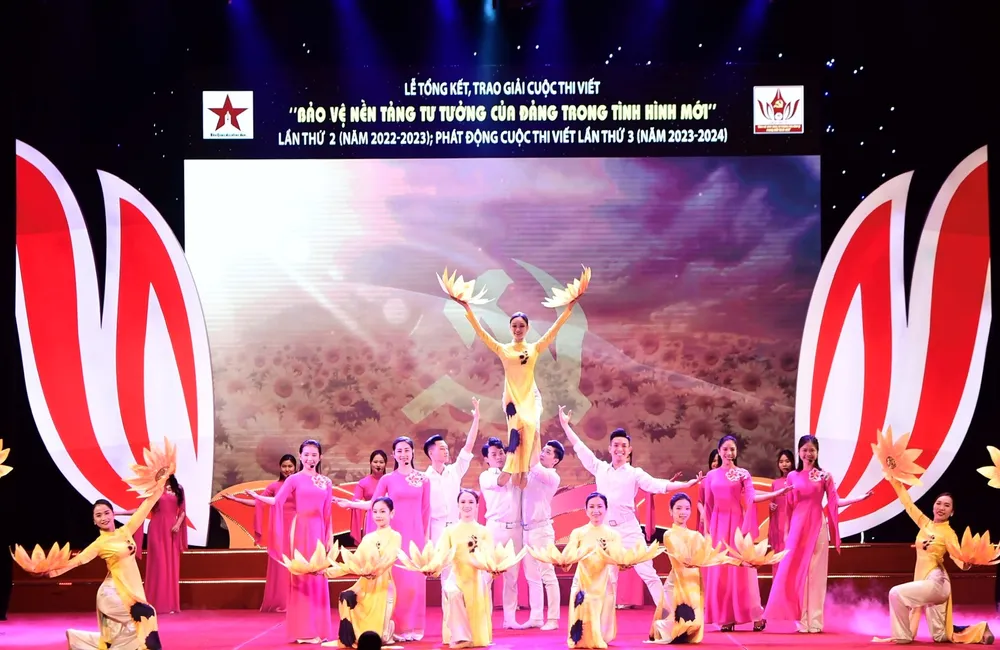 Chương trình kết hợp giữa các phóng sự sinh động về cuộc thi và các ca khúc cách mạng ca ngợi Đảng, Bác Hồ và tình yêu quê hương đất nước, với sự tham gia của nhiều nghệ sĩ nổi tiếng cùng các nghệ sĩ, diễn viên của Trường Đại học Văn hóa Nghệ thuật Quân đội và tốp thiếu nhi Trung tâm Văn hóa - Thông tin và Thể thao quận Ba Đình (Hà Nội)