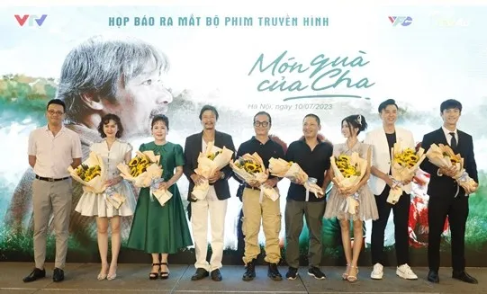 Ê kíp phim ra mắt khán giả trong buổi họp báo