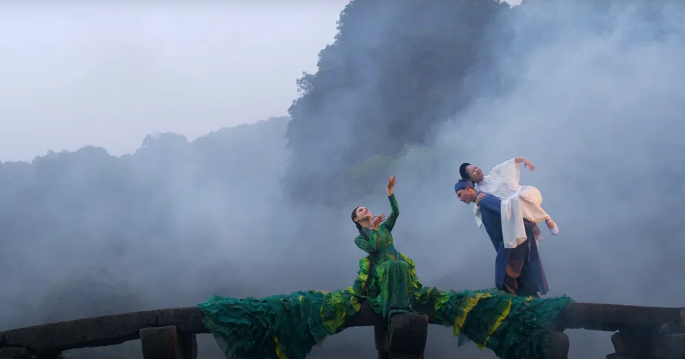 MV chuyển tải thông điệp về tình mẫu tử quyến luyến không muốn xa rời MV chuyển tải thông điệp về tình mẫu tử quyến luyến không muốn xa rời