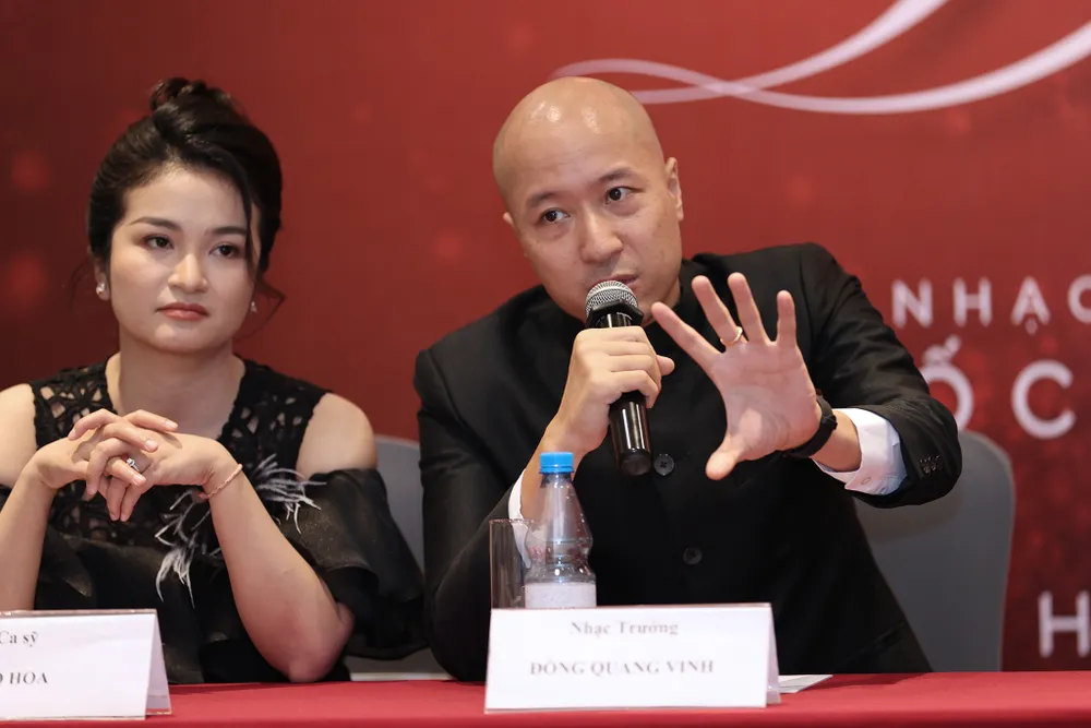 "Lần đầu tiên được tham gia biểu diễn trực tiếp cho khán giả trong nước với vai trò nhạc trưởng của Điều còn mãi, tôi vô cùng vinh dự", Nhạc trưởng Đồng Quang Vinh chia sẻ