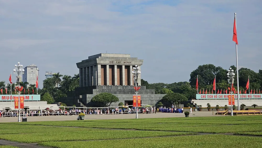 20.000 phần quà gửi tặng nhân dân khi vào Lăng viếng Bác