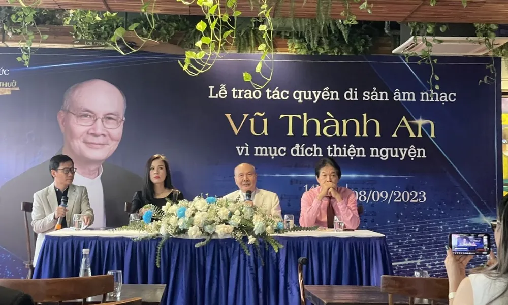 Quang cảnh lễ trao tác quyền di sản âm nhạc Vũ Thành An vì mục đích thiện nguyện