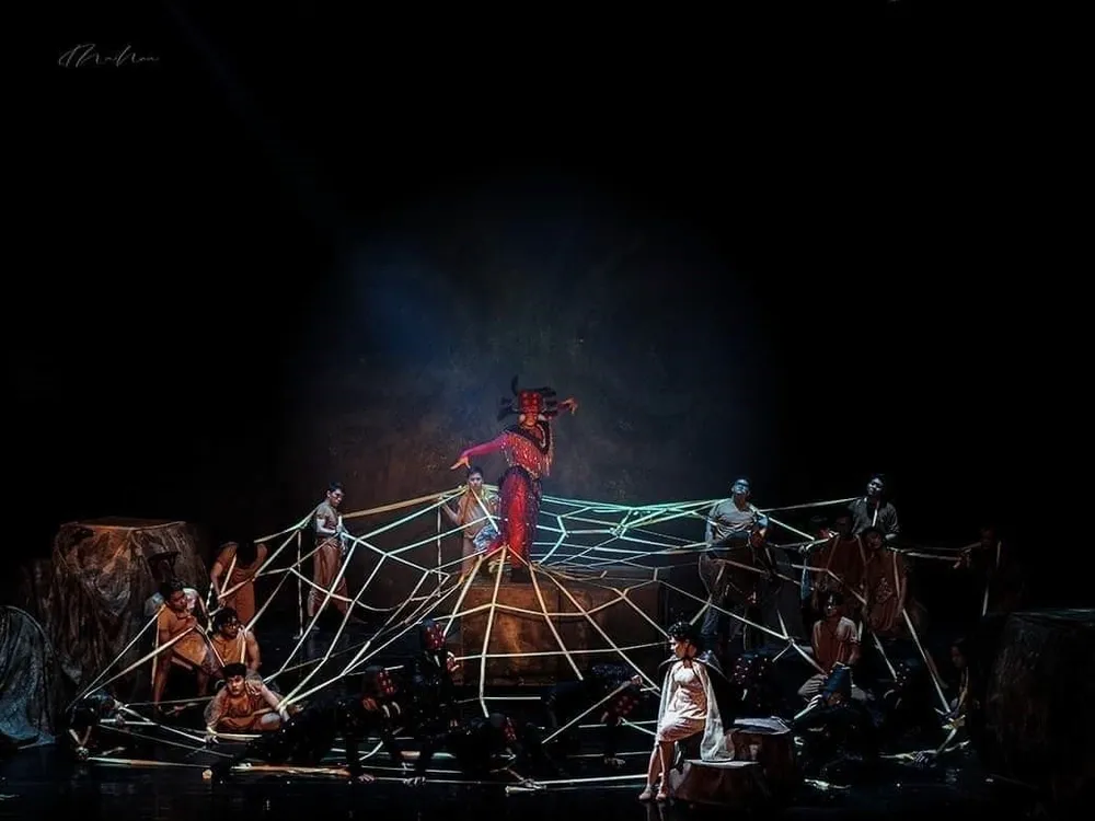 Công nghệ sân khấu hiện đại, trang phục thiết kế sống động