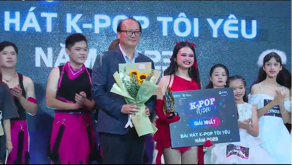 Trần Minh Thư (Hà Nội) được trao giải Nhất "Bài hát K-pop tôi yêu" năm 2023 Trần Minh Thư (Hà Nội) được trao giải Nhất "Bài hát K-pop tôi yêu" năm 2023