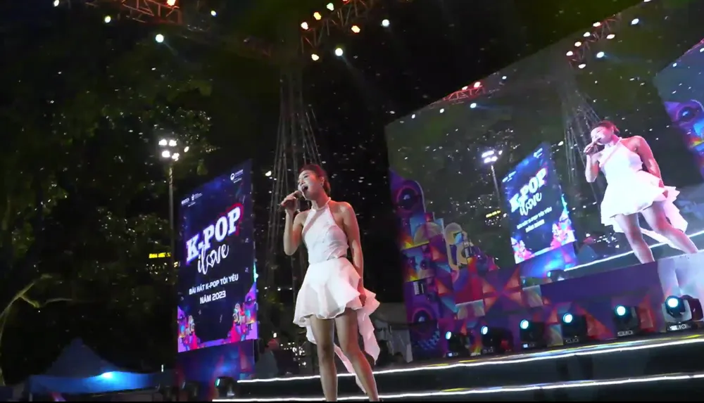 Ca sĩ Văn Mai Hương với phần trình diễn, giao lưu sôi động tại chương trình Ca sĩ Văn Mai Hương với phần trình diễn, giao lưu sôi động tại chương trình