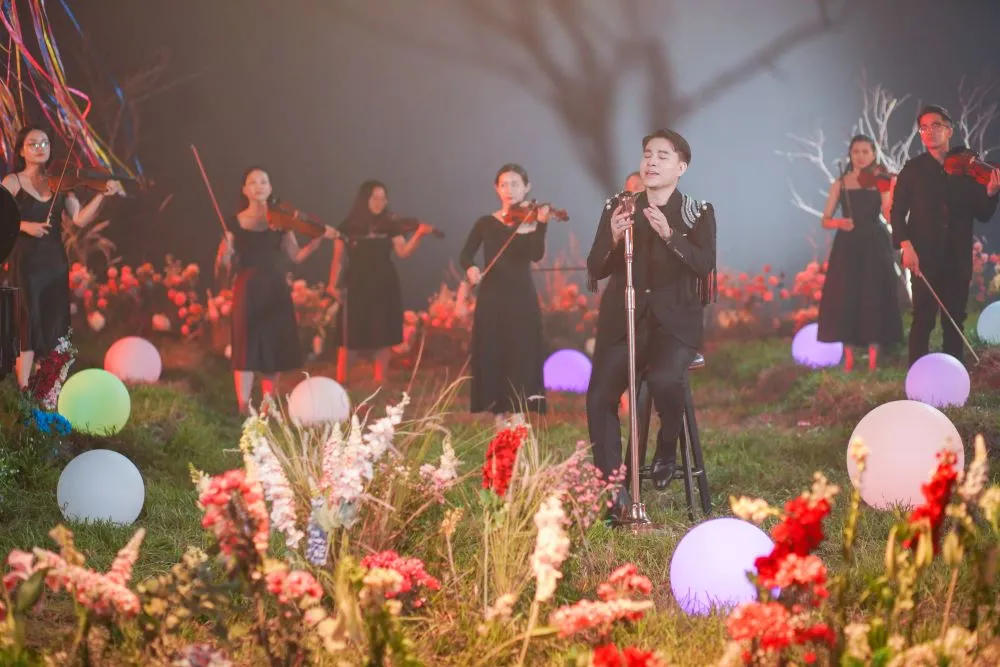 Vol 1 Núi hát được thực hiện hoàn toàn ở trường quay với sự tham gia của hơn 500 nhân lực