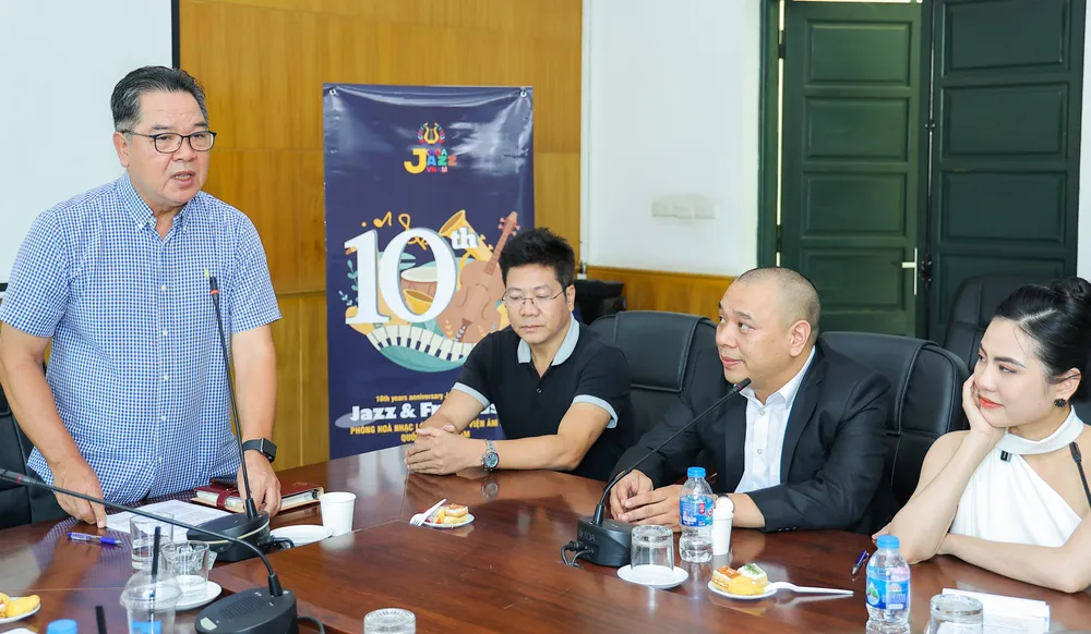 PGS-TS Lê Anh Tuấn, Giám đốc Học viện Âm nhạc Quốc gia Việt Nam chia sẻ nhiều thông tin về chương trình kỷ niệm 10 năm khoa nhạc Jazz PGS-TS Lê Anh Tuấn, Giám đốc Học viện Âm nhạc Quốc gia Việt Nam chia sẻ nhiều thông tin về chương trình kỷ niệm 10 năm khoa nhạc Jazz