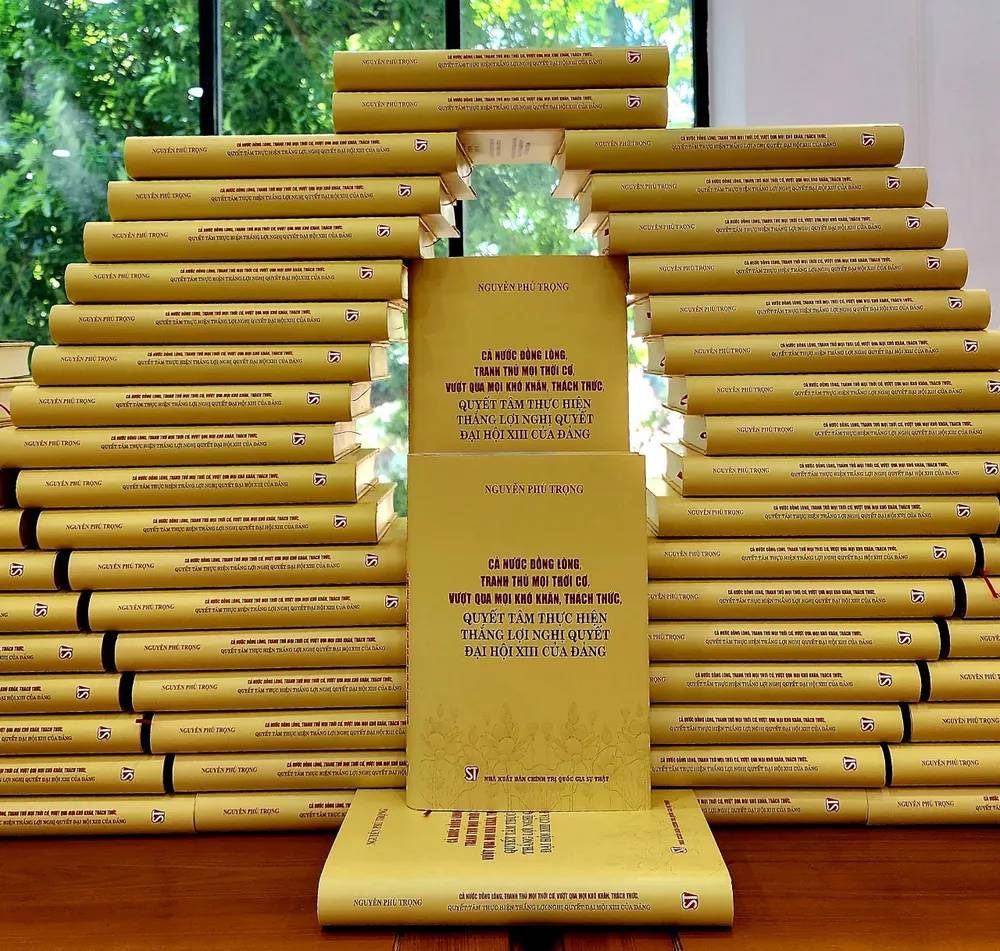 Cuốn sách với hơn 500 trang; tuyển chọn 40 bài viết, bài phát biểu tiêu biểu của Tổng Bí thư Nguyễn Phú Trọng trong nửa đầu nhiệm kỳ Đại hội khóa XIII của Đảng