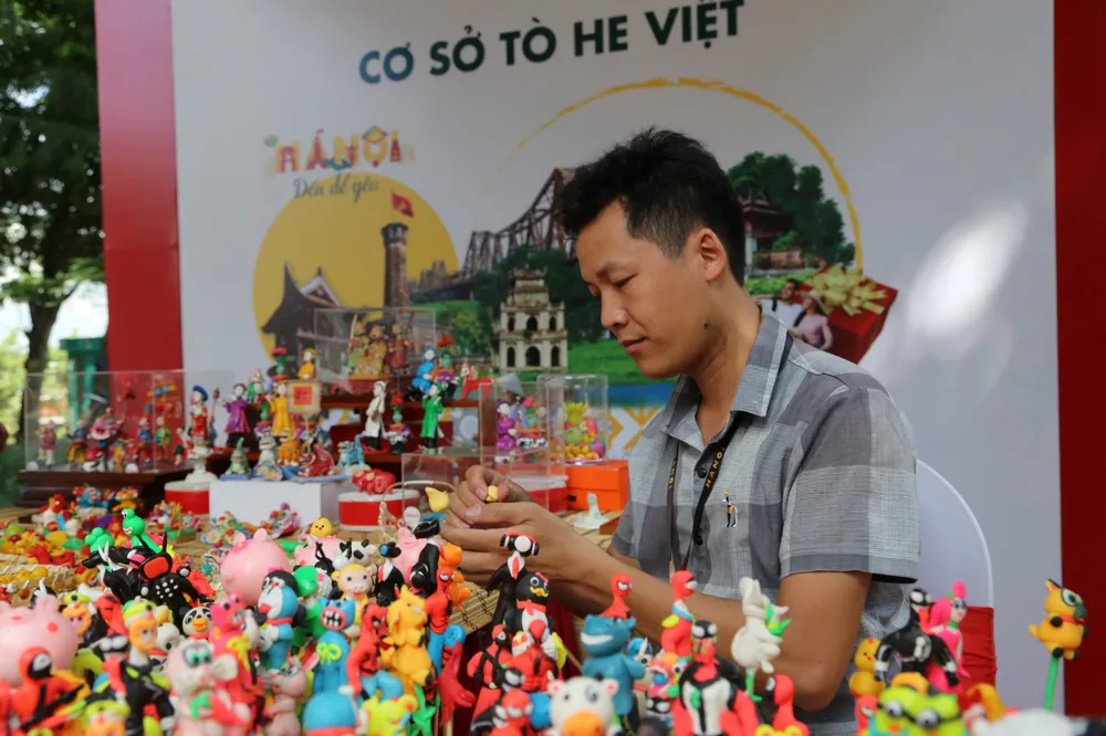 Lễ hội góp phần giới thiệu, lan tỏa tinh hoa văn hóa truyền thống. Ảnh: HÀ NGUYỄN Lễ hội góp phần giới thiệu, lan tỏa tinh hoa văn hóa truyền thống. Ảnh: HÀ NGUYỄN