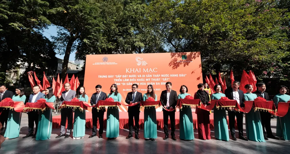 Khai mạc trưng bày "Sắp đặt nước và di sản tháp nước Hàng Đậu" Khai mạc trưng bày "Sắp đặt nước và di sản tháp nước Hàng Đậu"