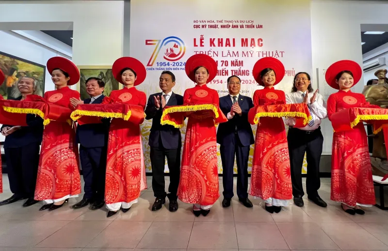 khai mac trien lam.jpg