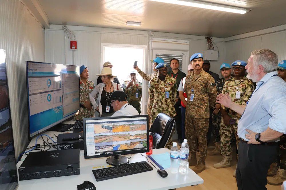 Tham quan he thong điều hành 2.JPG