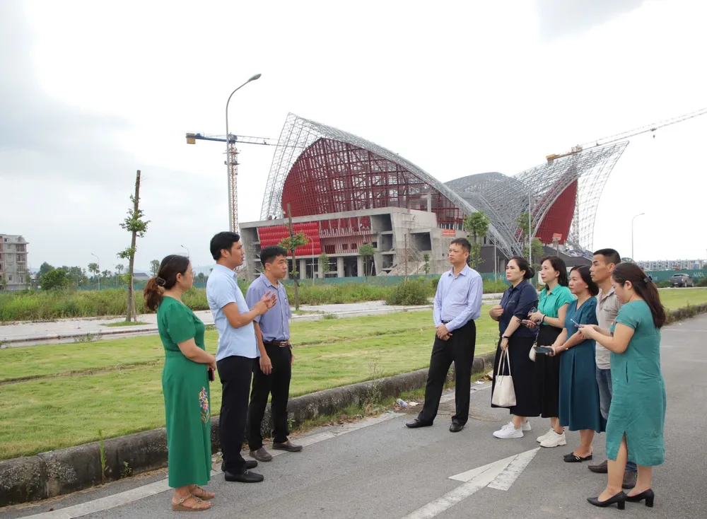 Khảo sát thực tế tại địa điểm xây dựng Trung tâm Văn hóa- Triển lãm tỉnh Bắc Giang, hiện đang trong quá trình hoàn thiện.jpg