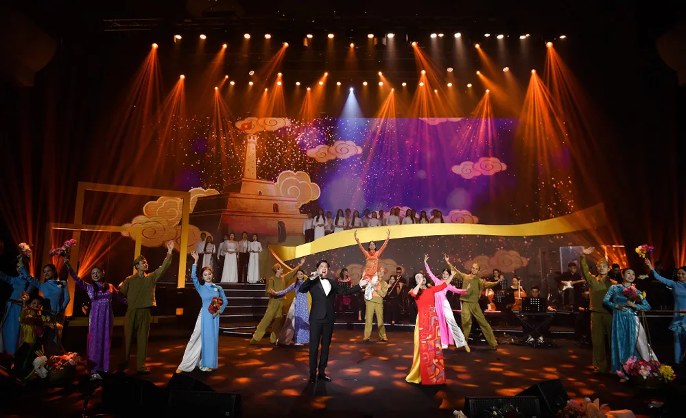 Tuấn Anh và NSUT Lan Anh.jpg