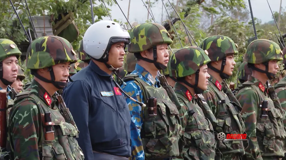 TIẾN BƯỚC DƯỚI QUÂN KỲ TẬP 2 - ẢNH 2.png