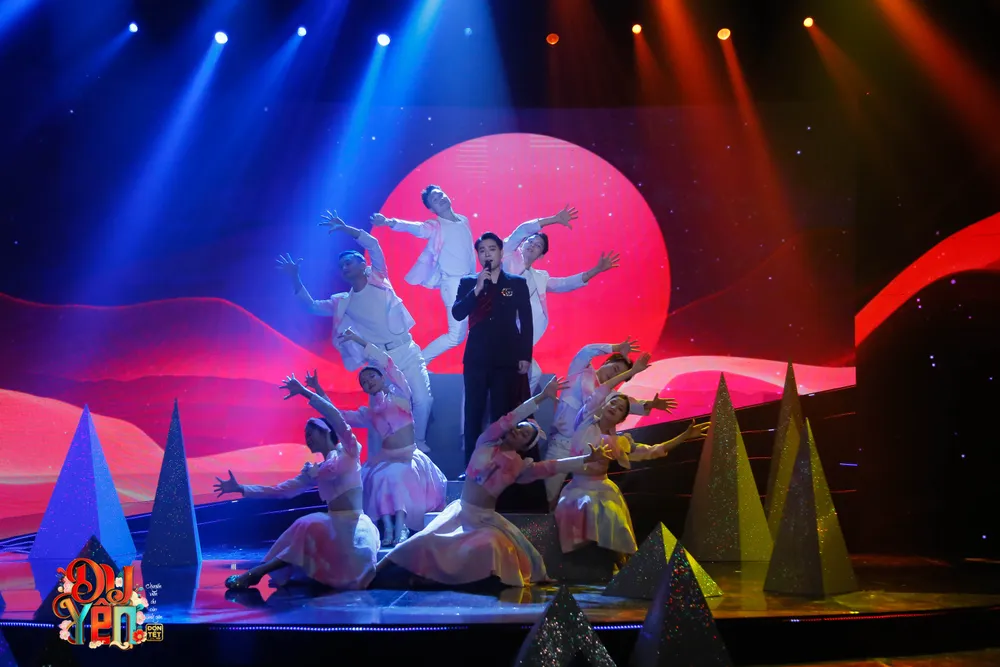 TRẦN TÙNG ANH - TỪ ẤY.jpg