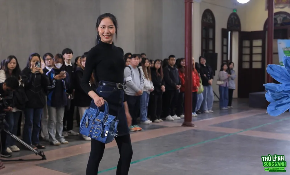 Thu linh song xanh.02_09_05_06.Still068.jpg