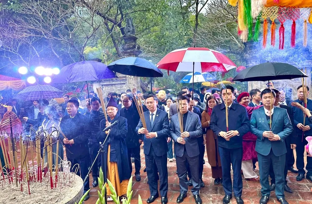 dang huong den Soc.jpg