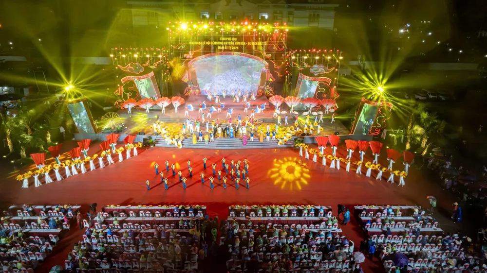 khai hoi den hung.jpg