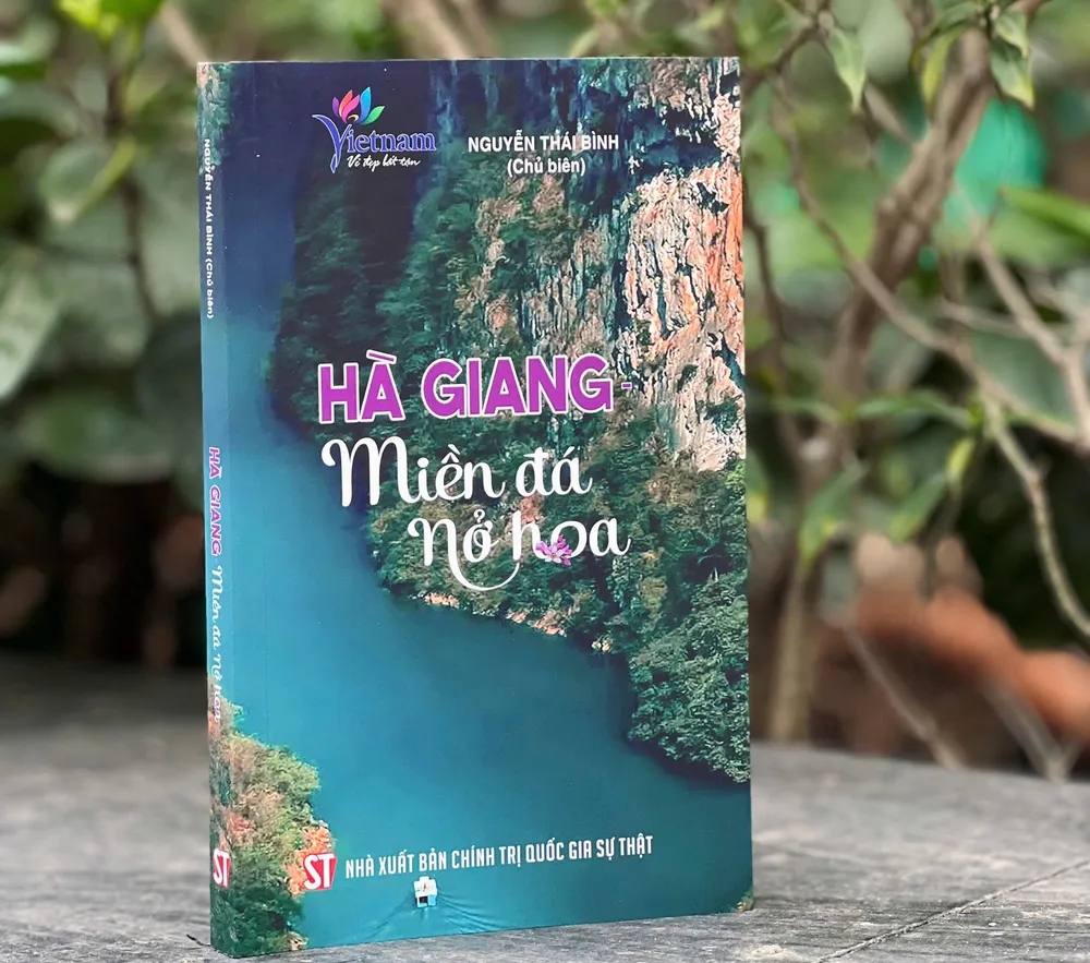 Khám phá Hà Giang - miền đá nở hoa qua từng trang sách