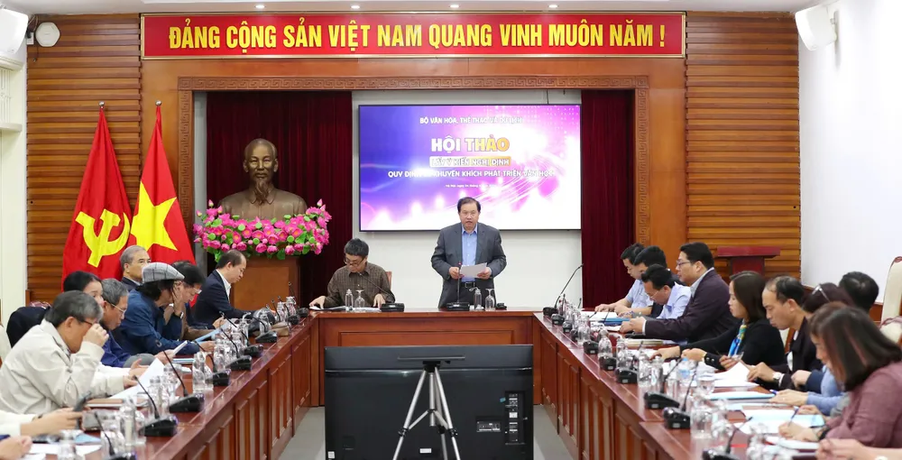 Xây dựng Nghị định khuyến khích phát triển văn học. Ảnh: HUẤN TRẦN