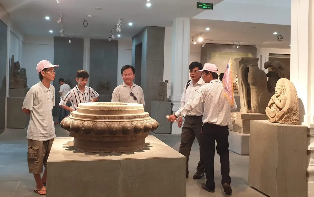 Người làm công tác bảo tàng không được môi giới, mua bán cổ vật. Ảnh: THU HÀ